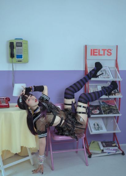 qq名片背景欧美小女孩_BD韩语高清免费观看