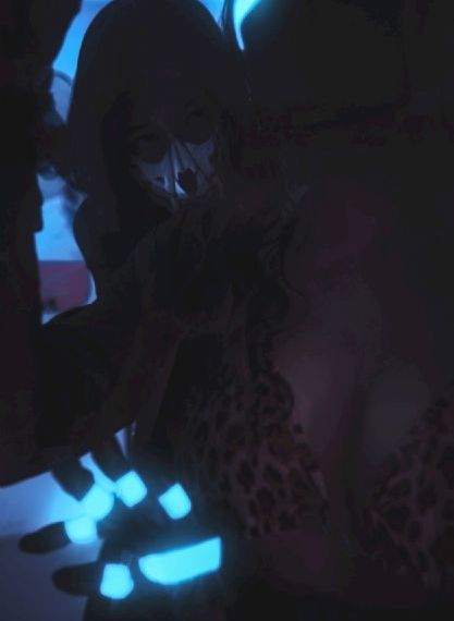 日韩黑白色系女装_4K在线视频观看