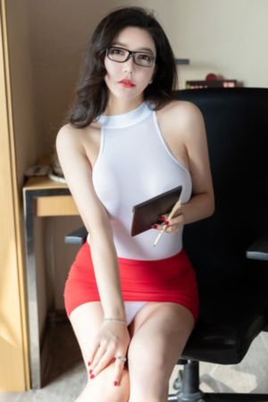 欧美大学宿舍_十万网红美女美酱