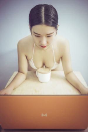 欧美音乐专辑价格_1080迅雷电影在线